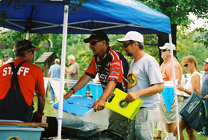 PWT 2008 Bull Shoals Lake, Gary Parsons & Al Denninger have their fish examined at the weigh-in